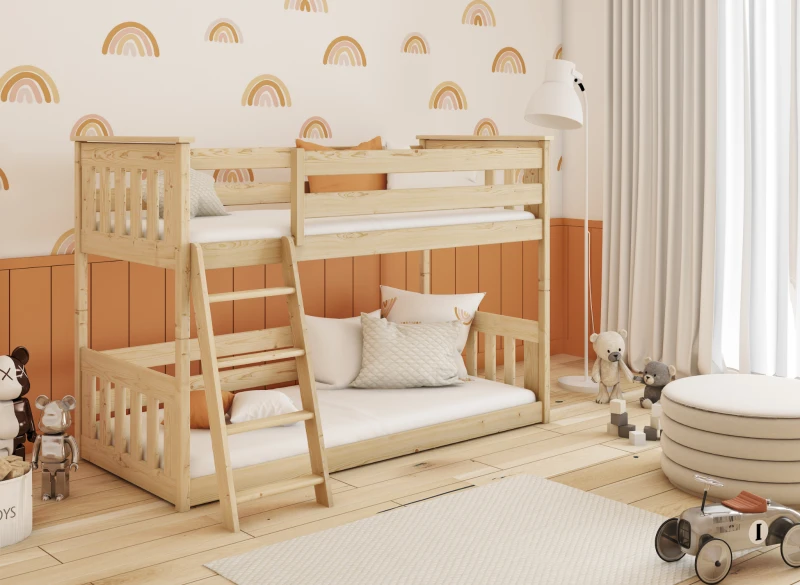 Drewniane łóżko piętrowe z naturalnego drewna z drabinką, w aranżacji pokoju dziecięcego z tęczowymi ścianami.