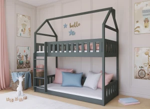 Ciemnoszare łóżko piętrowe domek z drewna sosnowego, z drabinką, w aranżacji pokoju dziecięcego.