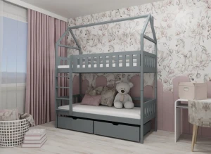 Szare drewniane łóżko piętrowe domek z szufladami, drabinką, w pokoju dziecięcym z tapetą w konie.