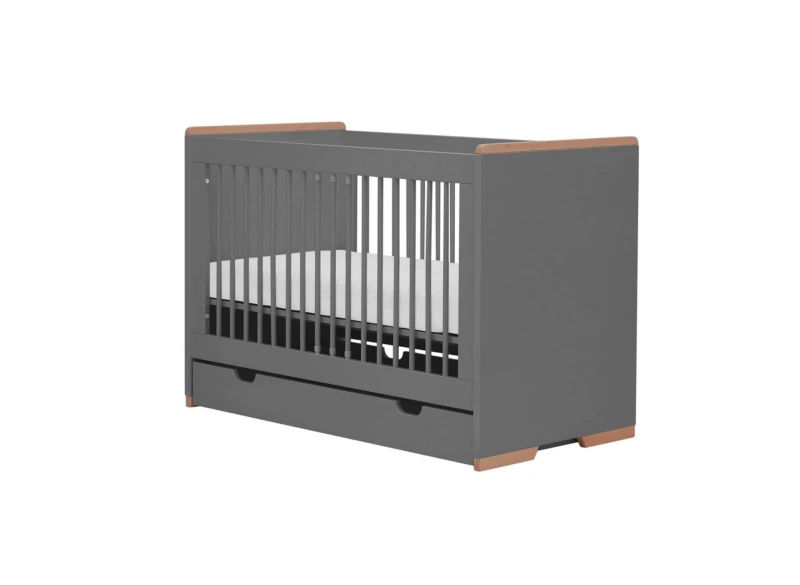 Szare łóżeczko niemowlęce z szufladą i drewnianym wykończeniem