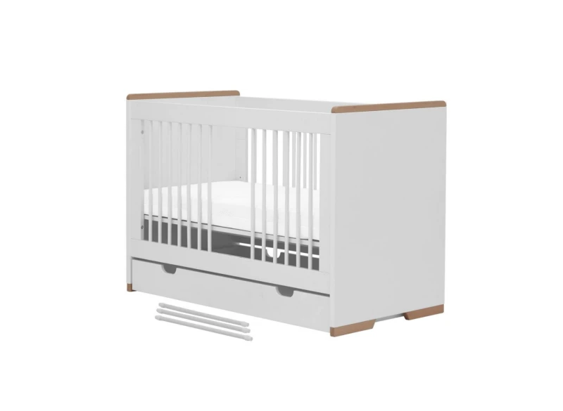 Białe łóżeczko dziecięce z szufladą i regulowanym dnem