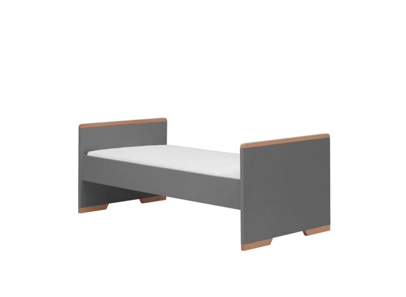 Szare łóżko dla starszego dziecka z drewnianym wykończeniem.