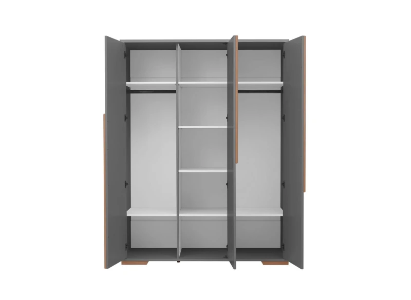 Wnętrze szarej szafy trzydrzwiowej z półkami i drążkiem na ubrania.