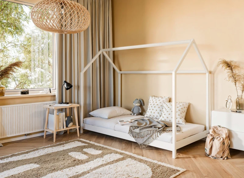 Rysunek techniczny łóżka z dodatkowym wysuwanym spaniem i szufladami.