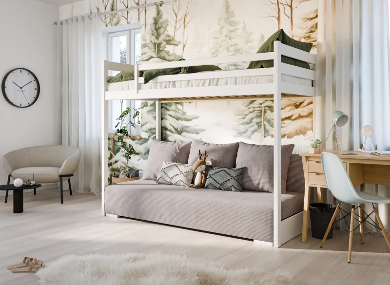 Białe łóżko antresola z szarą kanapą w pokoju z leśną tapetą