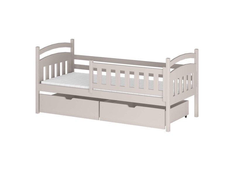 Łóżko dziecięce drewniane z szufladami, kolor szarobeżowy, z barierką ochronną i materacem, na białym tle.