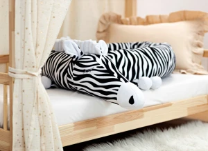 Ochraniacz do łóżeczka zebra w paski, pluszowa maskotka dla niemowląt.