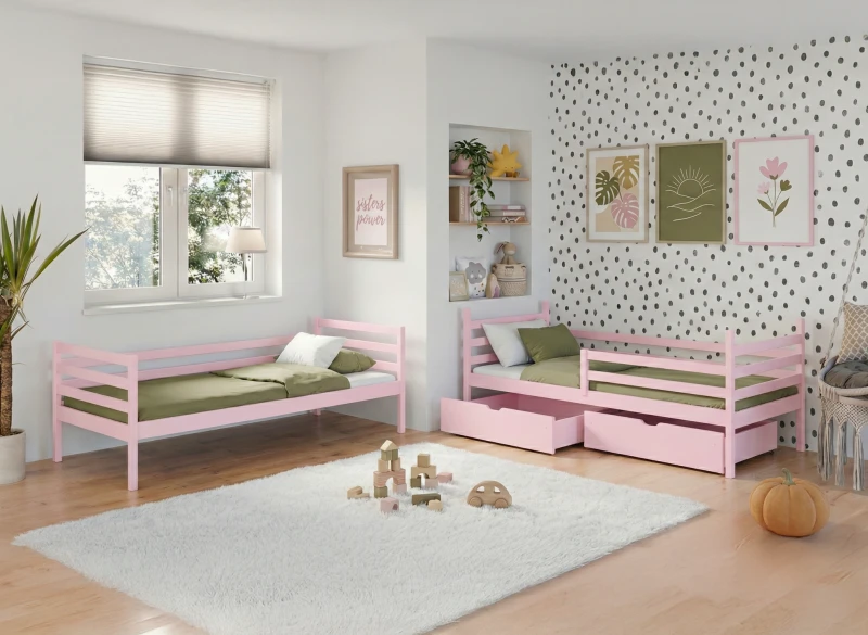 Zestaw dwóch pojedynczych różowych łóżek dziecięcych z zieloną pościelą w nowoczesnym wnętrzu.