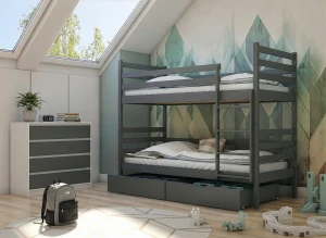 Nowoczesne szare łóżko piętrowe wykonane z drewna w pokoju dla rodzeństwa.