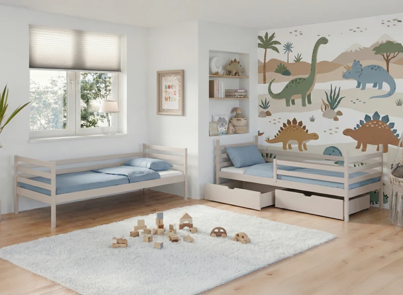 Beżowe łóżka dziecięce w pokoju z wielobarwną tapetą w dinozaury.