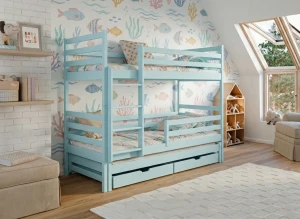 Niebieskie łóżko piętrowe z szufladą w pokoju dziecięcym z tapetą w rybki