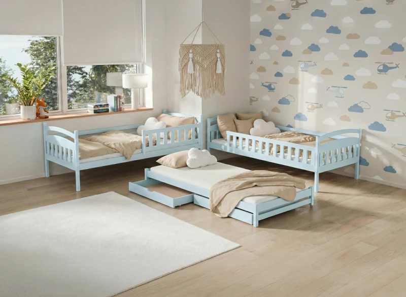 Funkcjonalne błękitne łóżka dziecięce z dodatkowym miejscem do spania i schowkiem pod spodem.
