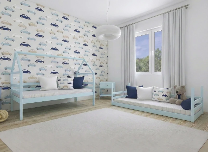 Aranżacja pokoju dziecięcego z błękitnymi łóżkami i motywem autek na ścianie.