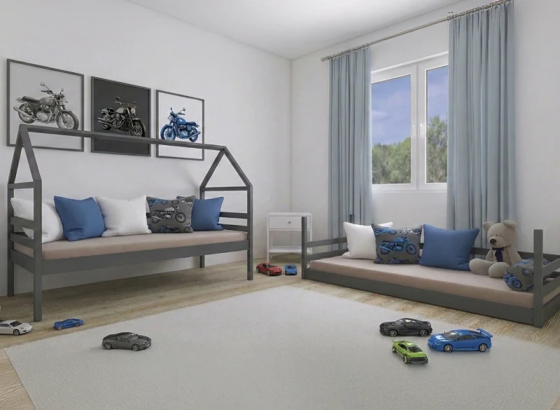 Pokój dziecięcy z szarym łóżkiem w kształcie domku, niebieskimi poduszkami i dywanem w autka.