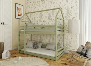 Łóżko piętrowe domek z drabinką w przytulnym kąciku dla dzieci.