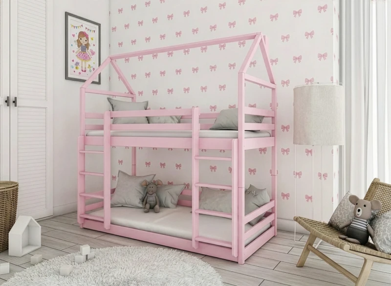 Różowe łóżko piętrowe domek dla dziewczynki na tle tapety w różowe kokardki.