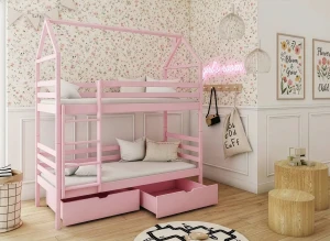 Różowe łóżko piętrowe domek z szufladami w pokoju dziewczynki z kwiatową tapetą.