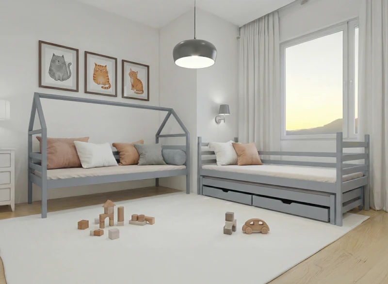 Szare meble dziecięce: łóżko domek i łóżko parterowe na białym dywanie.