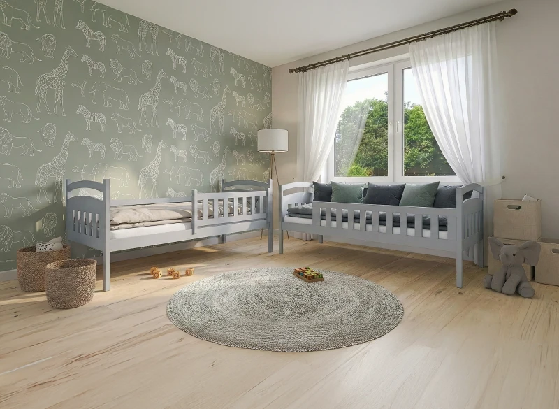 Aranżacja pokoju dziecięcego z szarymi łóżkami i okrągłym dywanem.