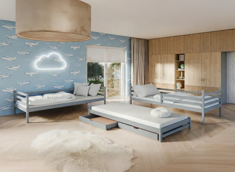 Szare łóżka do pokoju dziecięcego w stylu skandynawskim, aranżacja z niebieskimi akcentami.