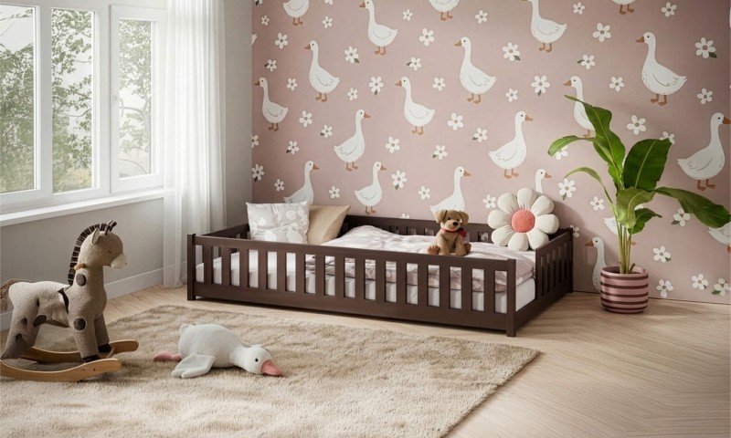 Wymiary łóżka piętrowego dla dzieci: wysokość całkowita 164 cm i barierki.