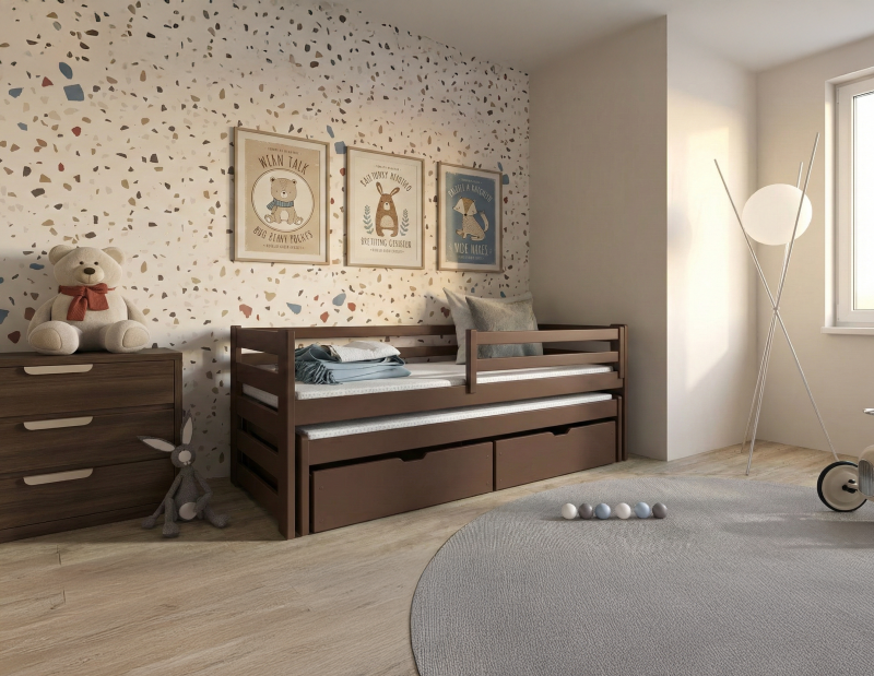 Brązowe łóżko dziecięce z dodatkowym wysuwanym spaniem i szufladami.