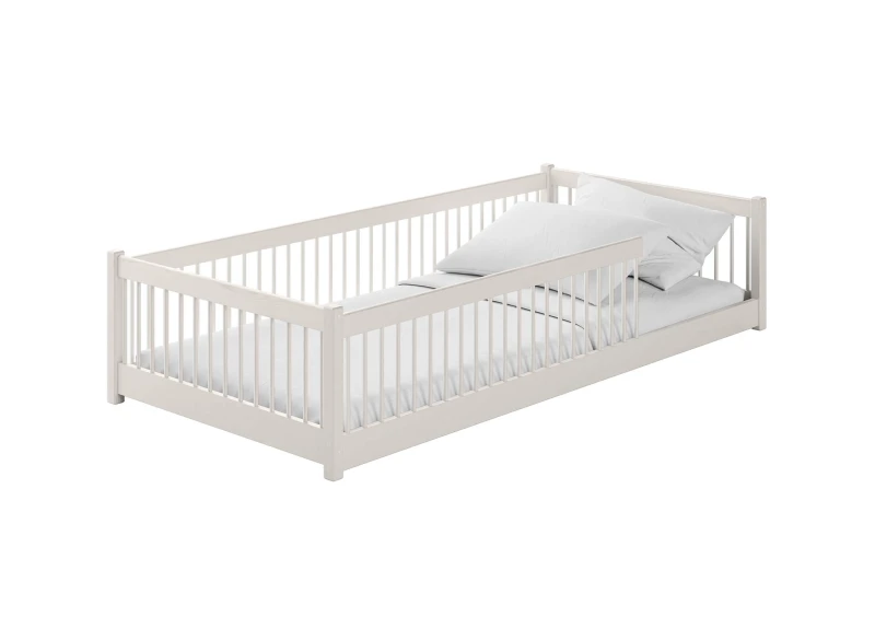 Drewniane łóżko dziecięce z barierkami w kolorze brązowym