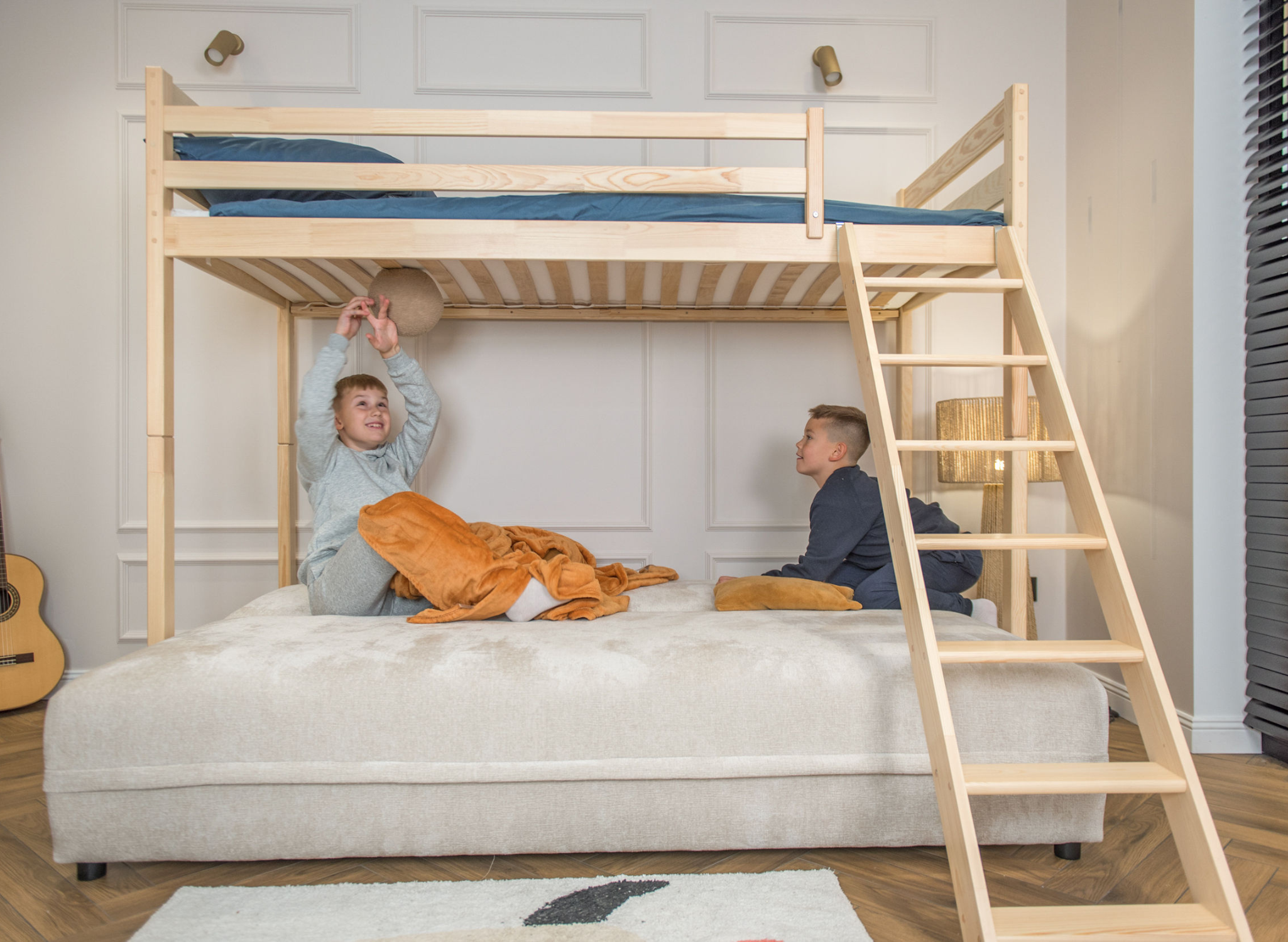 Våningssäng med soffa nertill SAVIO Furu – Lano Meble